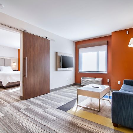 Holiday Inn Express & Suites Langley By Ihg Dış mekan fotoğraf