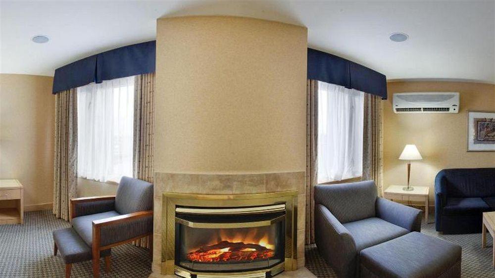 Holiday Inn Express & Suites Langley By Ihg Dış mekan fotoğraf
