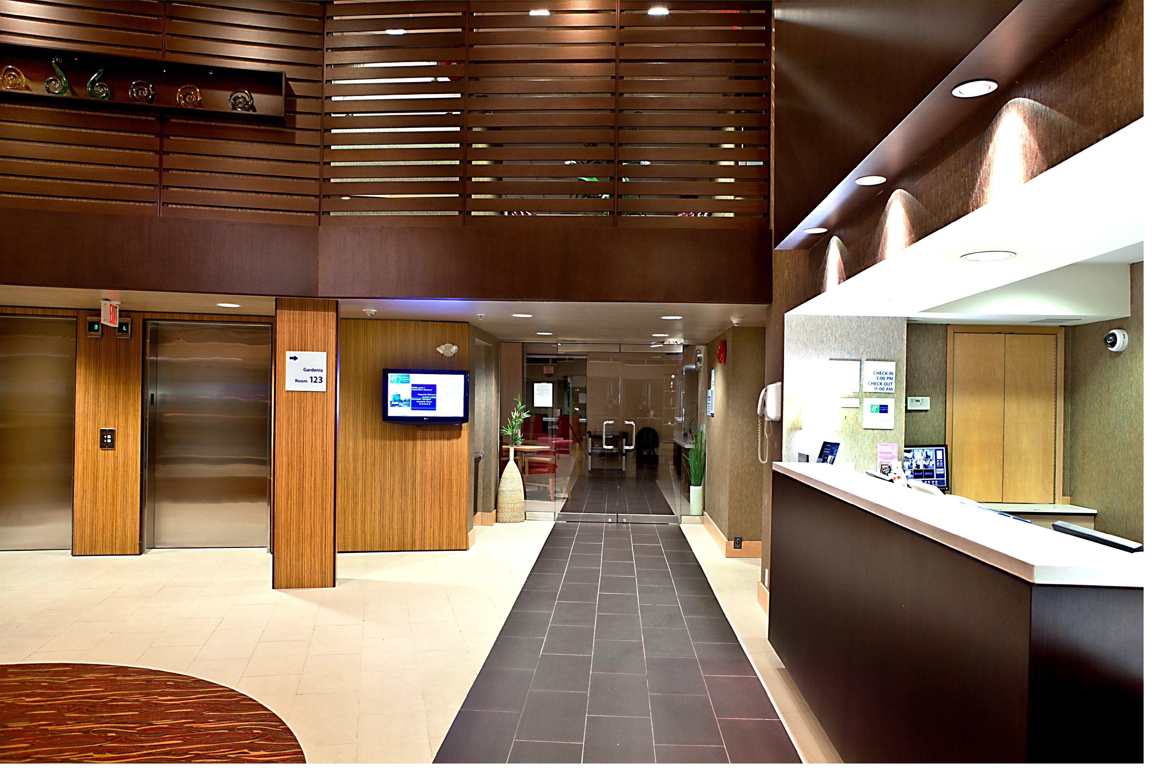 Holiday Inn Express & Suites Langley By Ihg Dış mekan fotoğraf